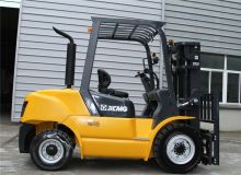 China XCMG brand 6 tons diesel forklift machine FD60T for sale
